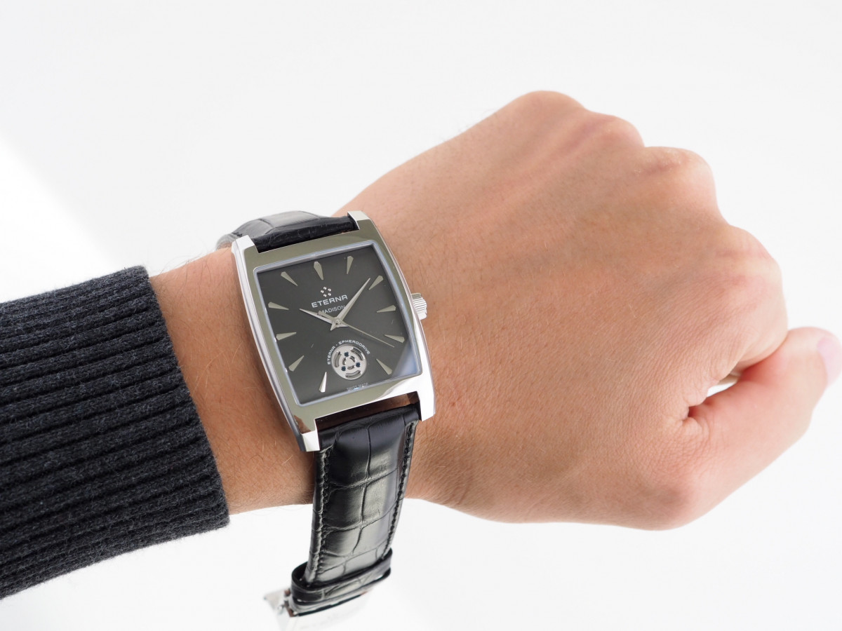 Швейцарський годинник Eterna Madison Three-Hands Spherodrive