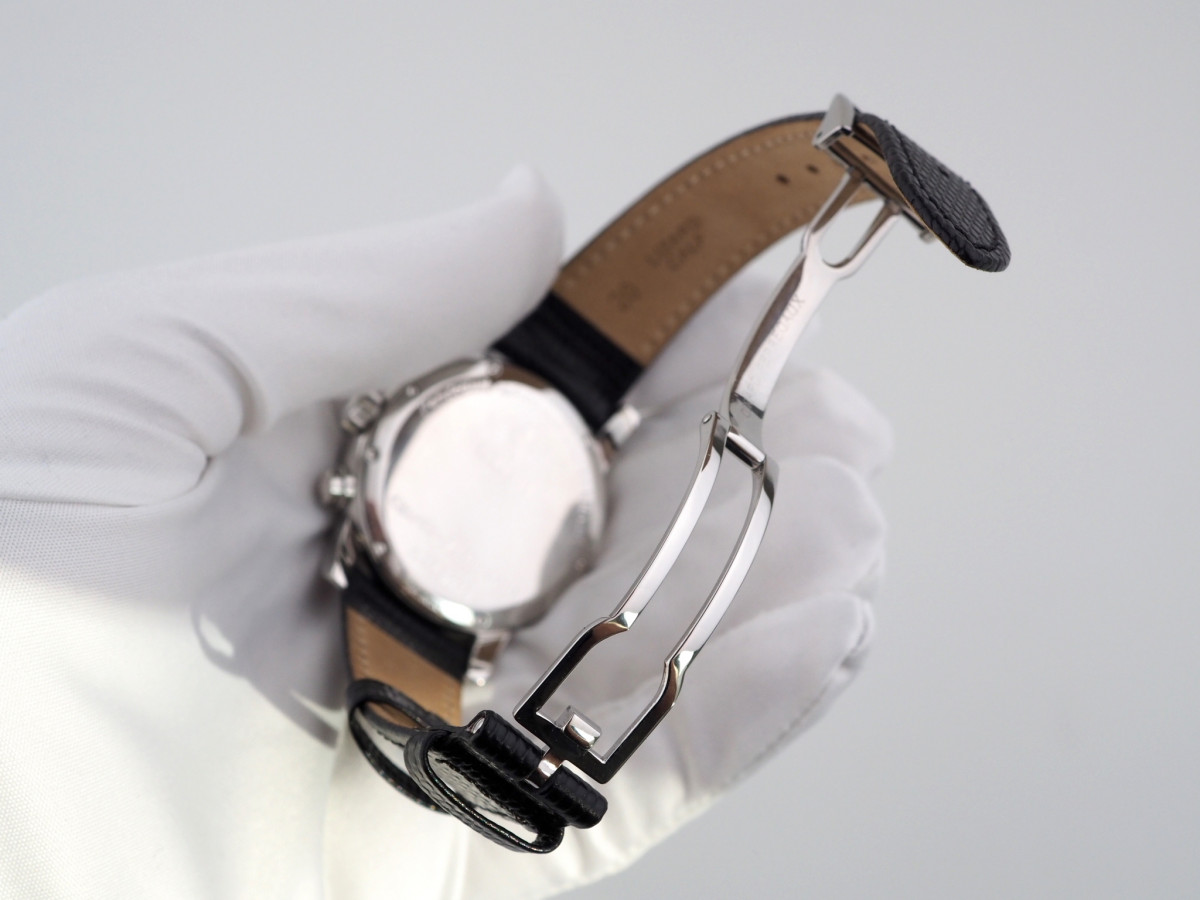 Швейцарские часы Girard Perregaux Ferrari Chronograph