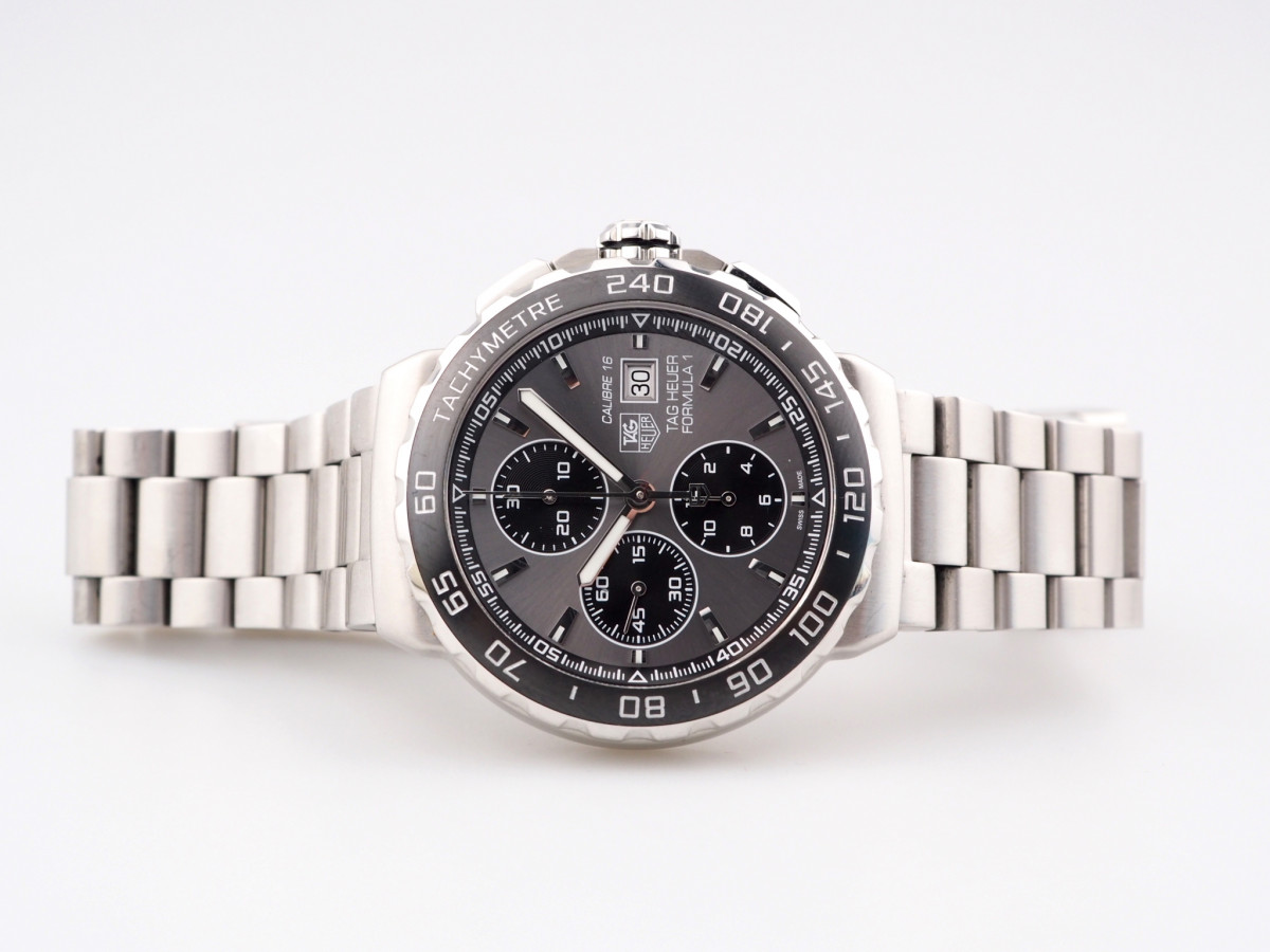 Швейцарський годинник TAG Heuer Formula 1 Calibre 16 Chronograph