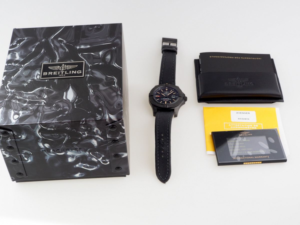 Swiss watch Breitling Avenger Blackbird