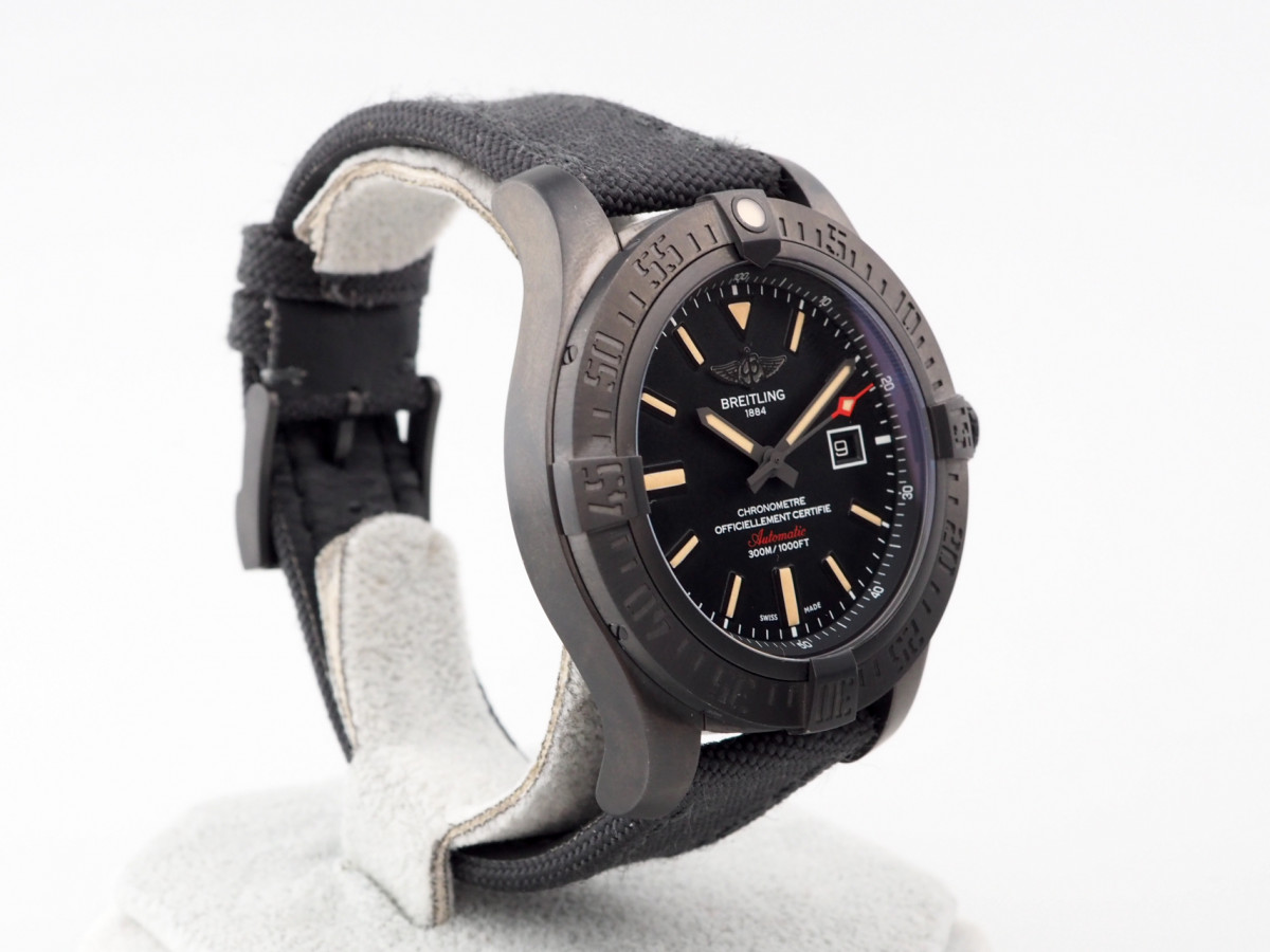 Swiss watch Breitling Avenger Blackbird