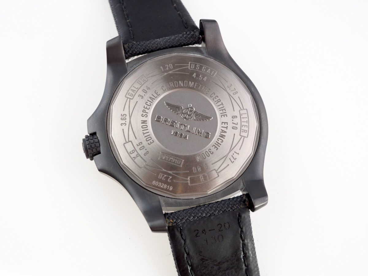 Swiss watch Breitling Avenger Blackbird