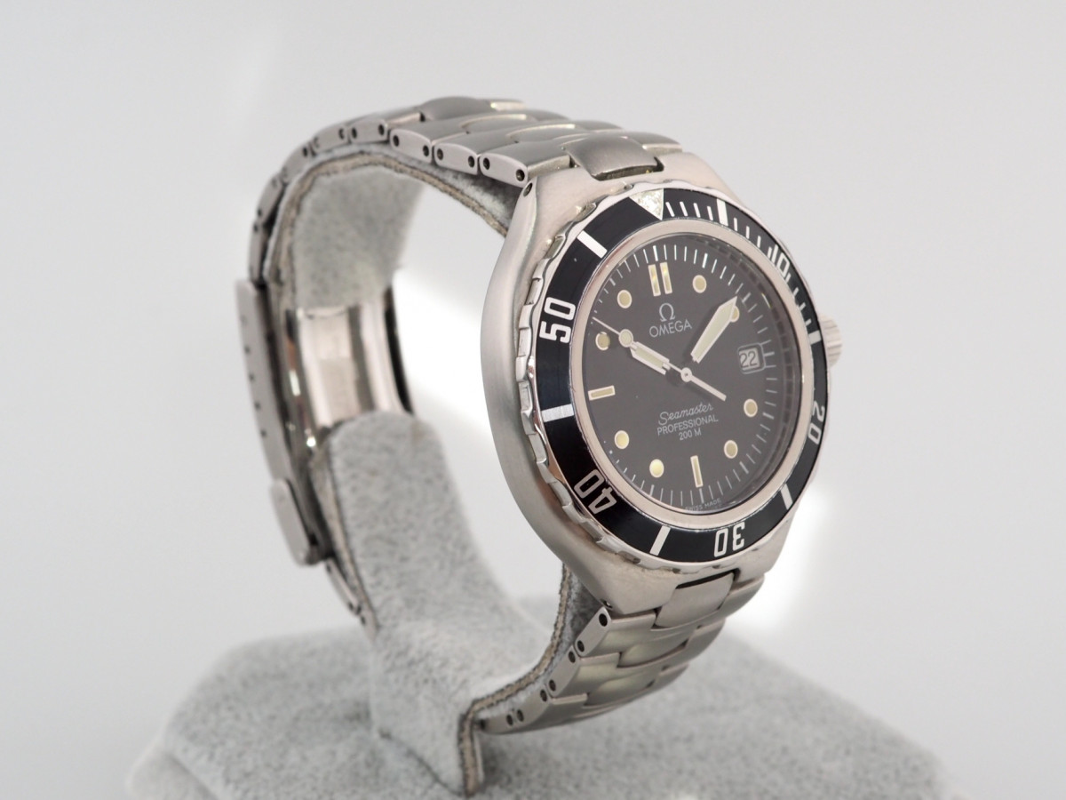 Swiss watch Omega Seamaster Professional 200m Quartz