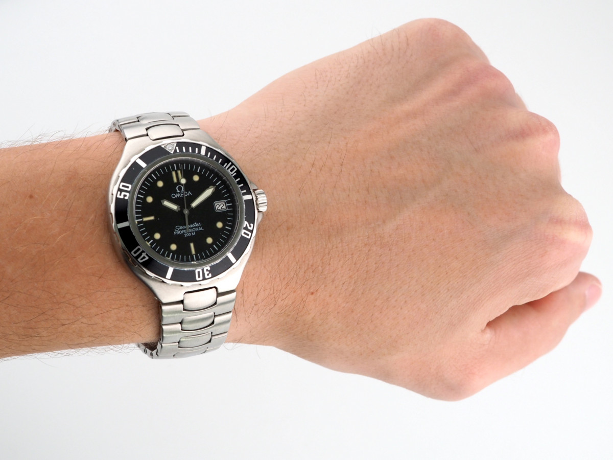 Swiss watch Omega Seamaster Professional 200m Quartz