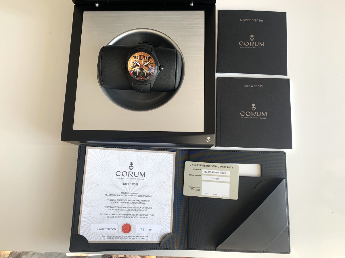 Швейцарський годинник Corum Bubble 47 Tiger