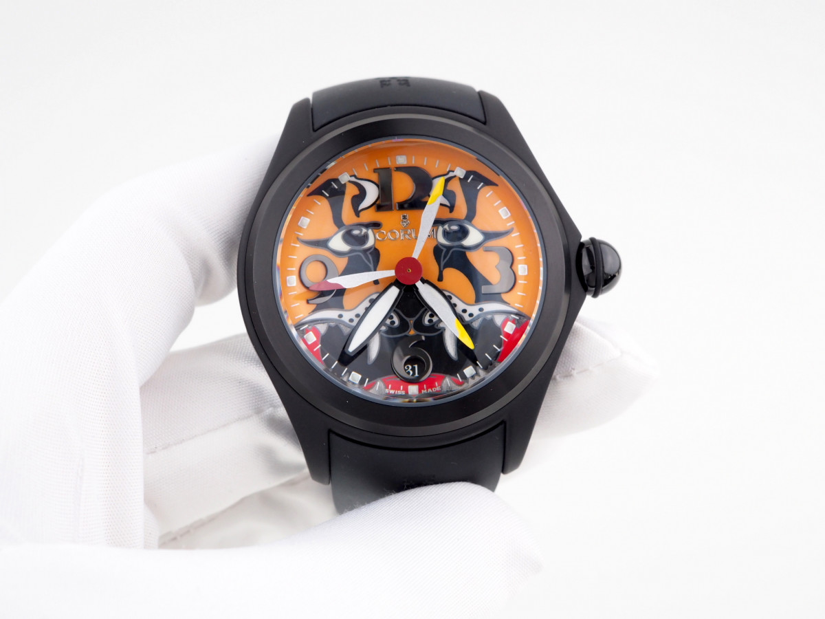Швейцарський годинник Corum Bubble 47 Tiger