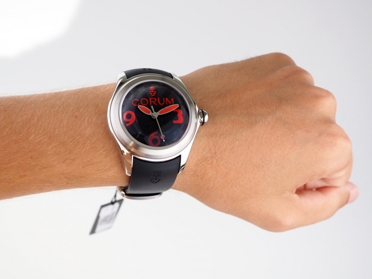 Швейцарський годинник Corum bubble Luminova