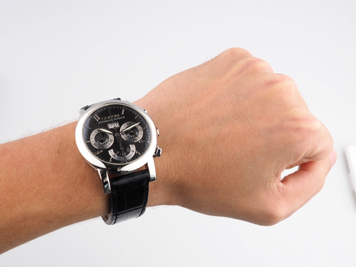 Швейцарський годинник Corum Classical Chrono Flyback Limited Edition