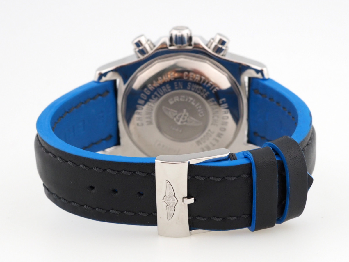 Швейцарские часы Breitling Superocean Chronograph M2000