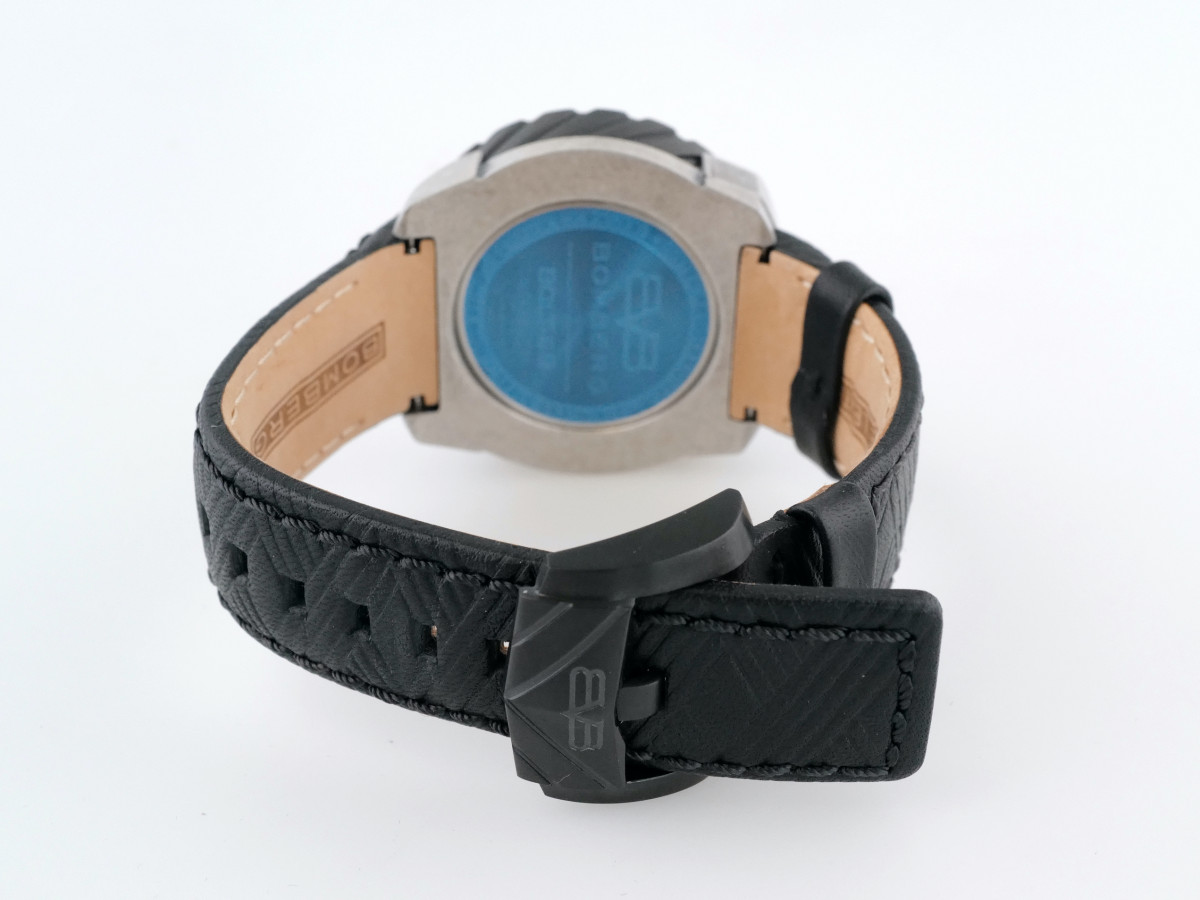 Швейцарские часы Bomberg Bolt-68 Samurai PVD