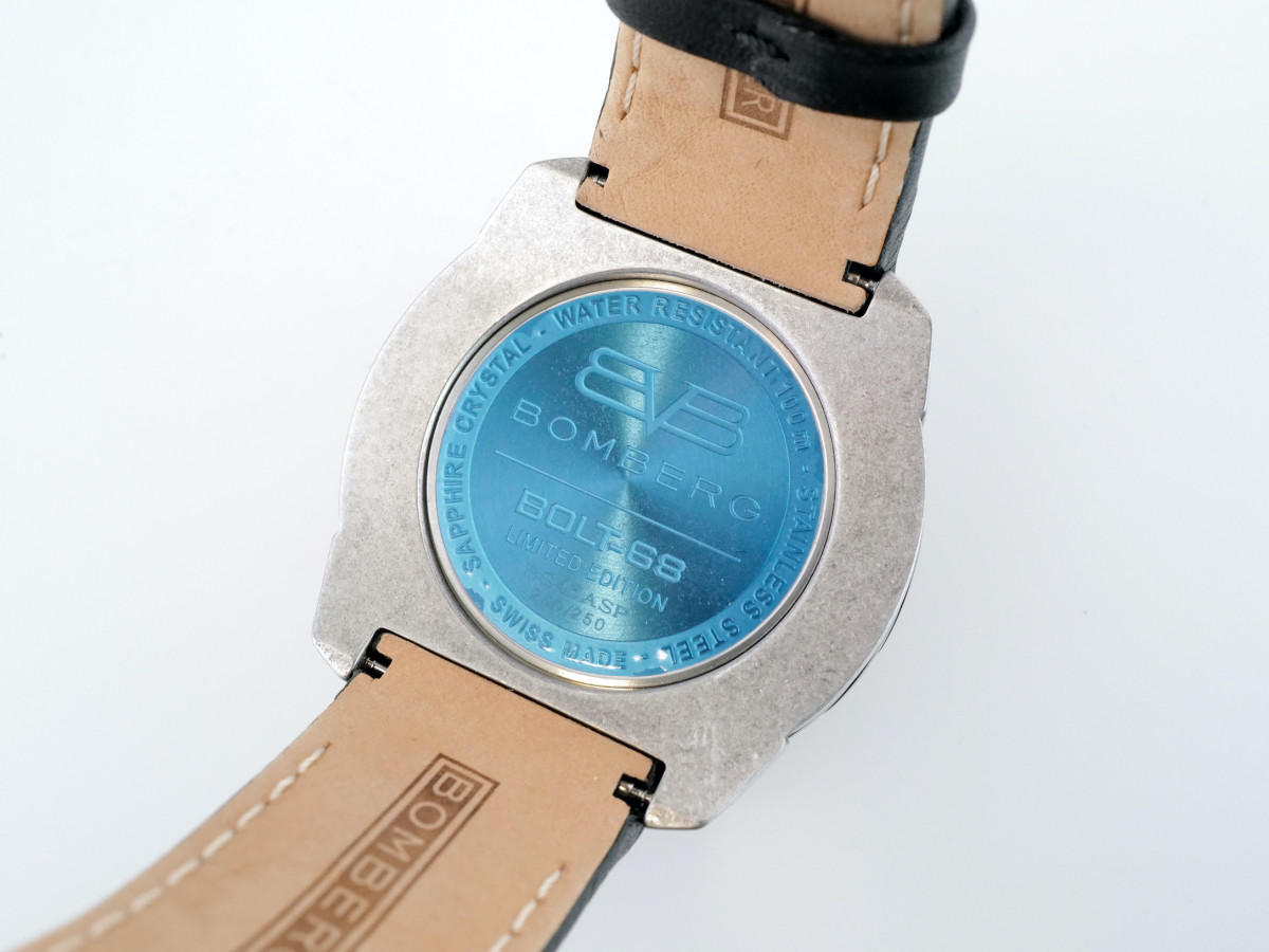 Швейцарские часы Bomberg Bolt-68 Samurai PVD