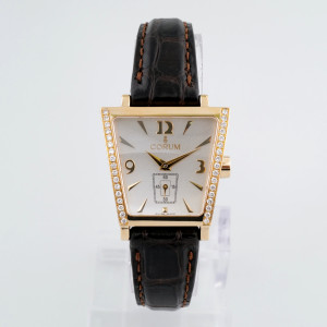 Швейцарський годинник Corum Trapeze Gold Diamonds