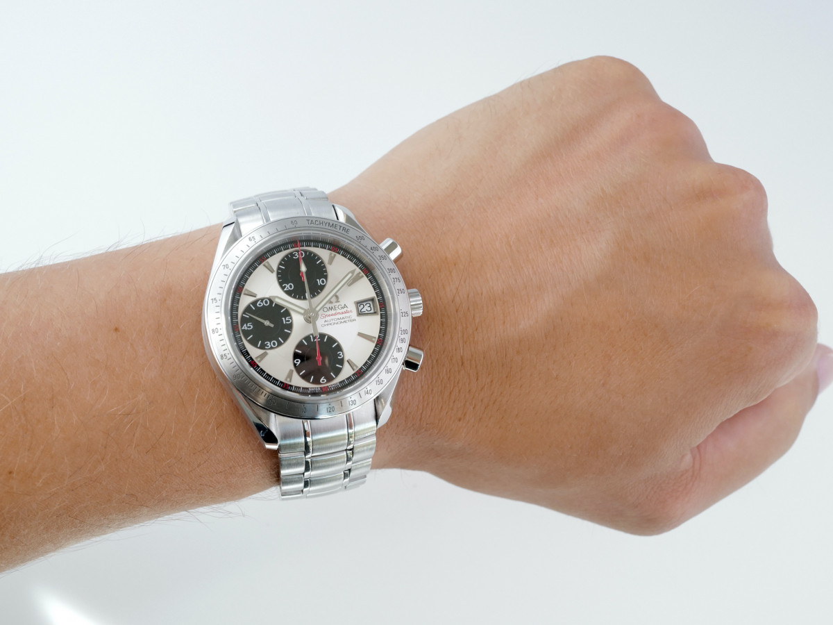 Швейцарские часы Omega Speedmaster Panda Dial