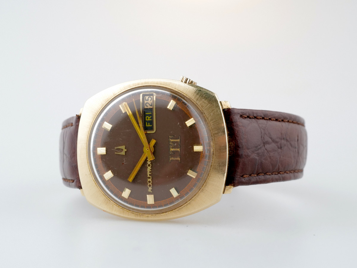 Швейцарський годинник Bulova Accutron 14K Yellow Gold