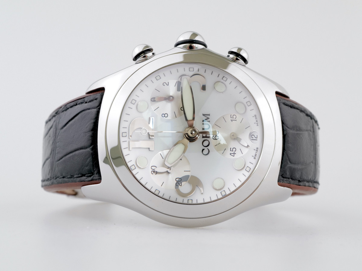 Швейцарський годинник Corum Bubble XL Chronograph