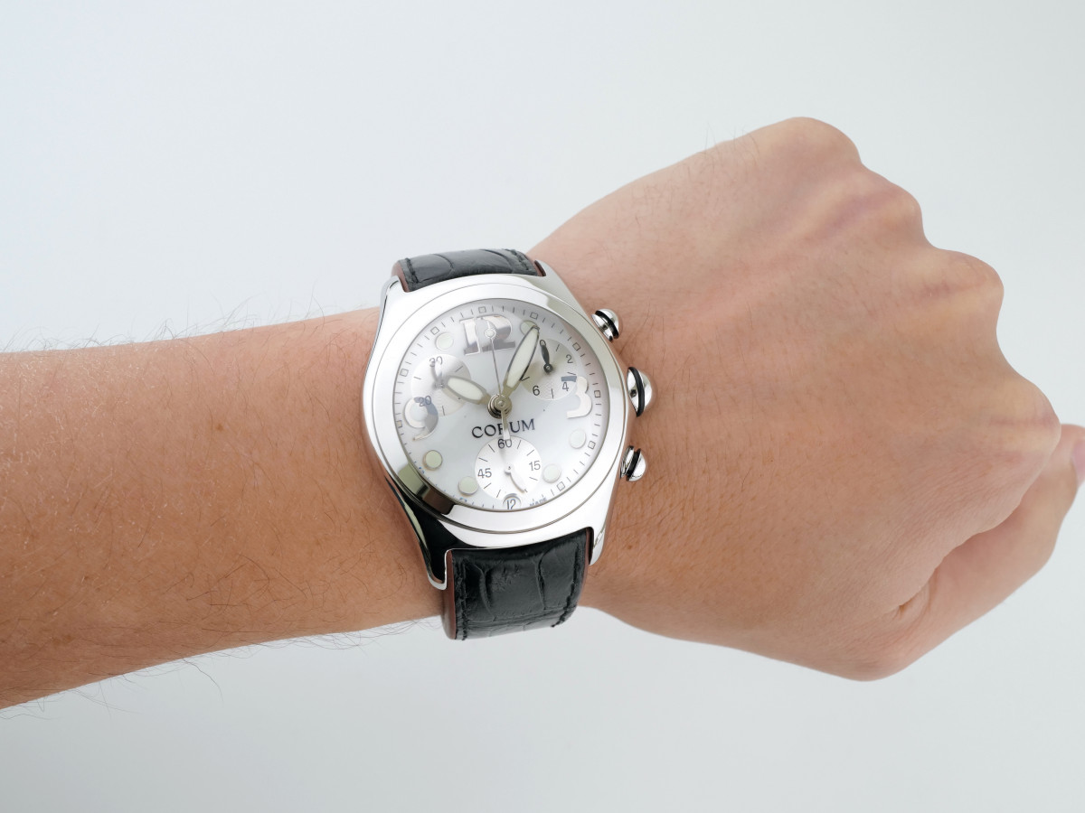 Швейцарський годинник Corum Bubble XL Chronograph