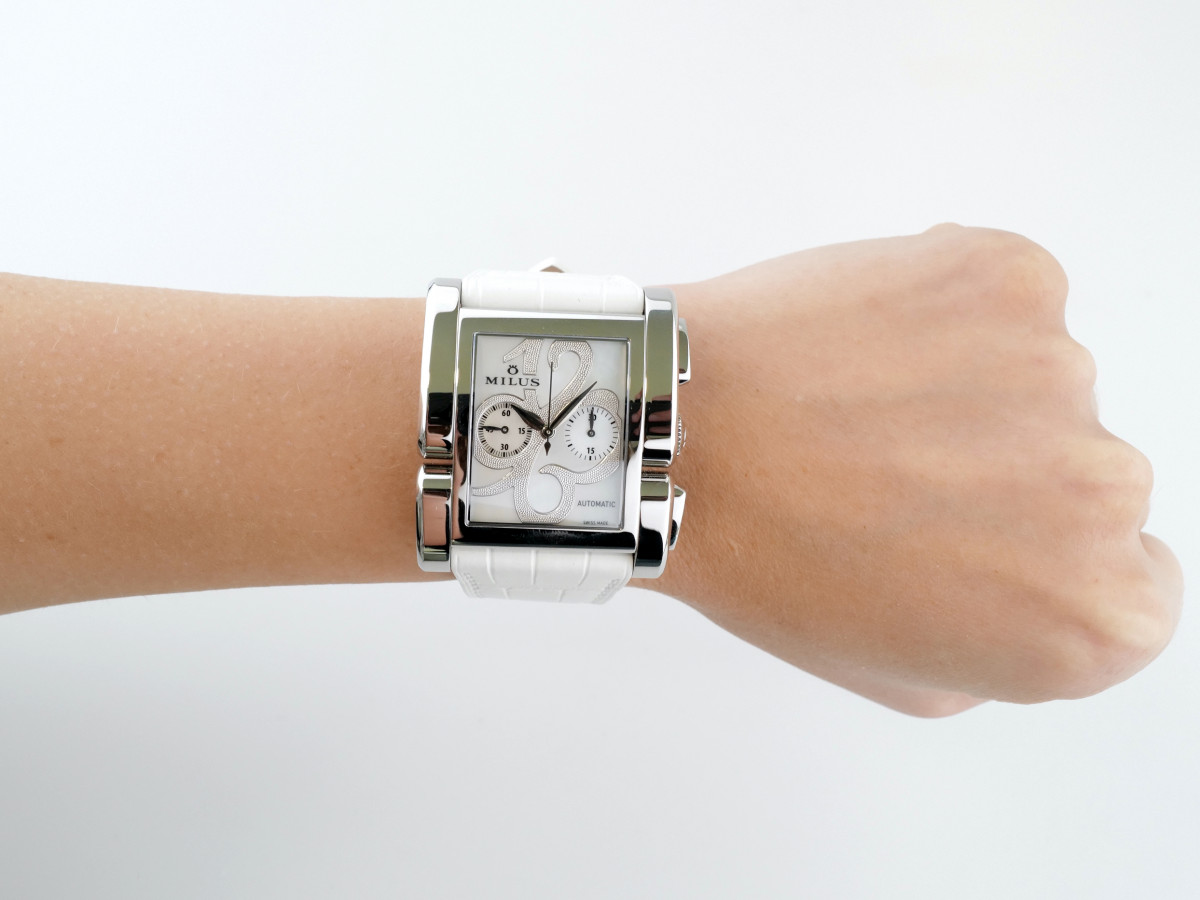 Швейцарские часы Milus Apiana Chronograph
