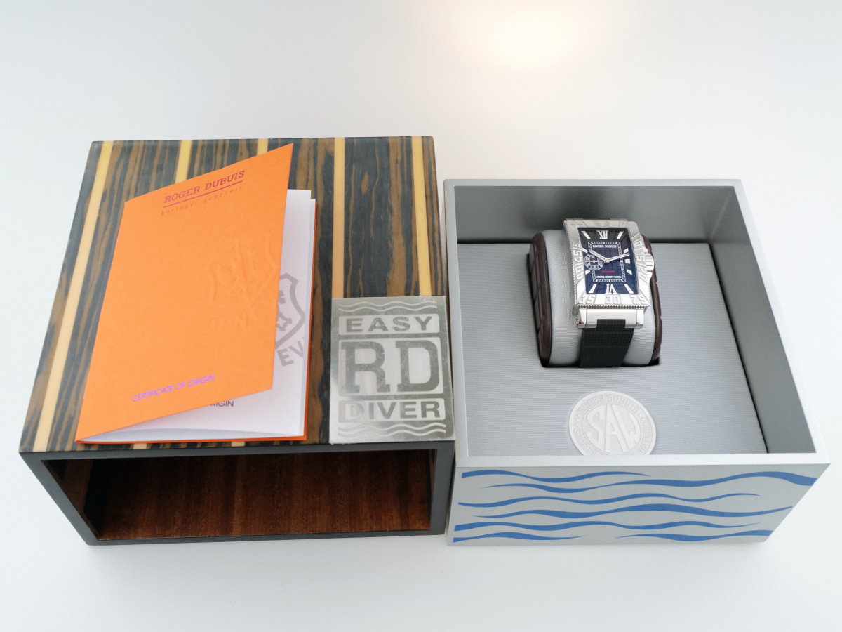 Швейцарський годинник Roger Dubuis Sea More Small Second