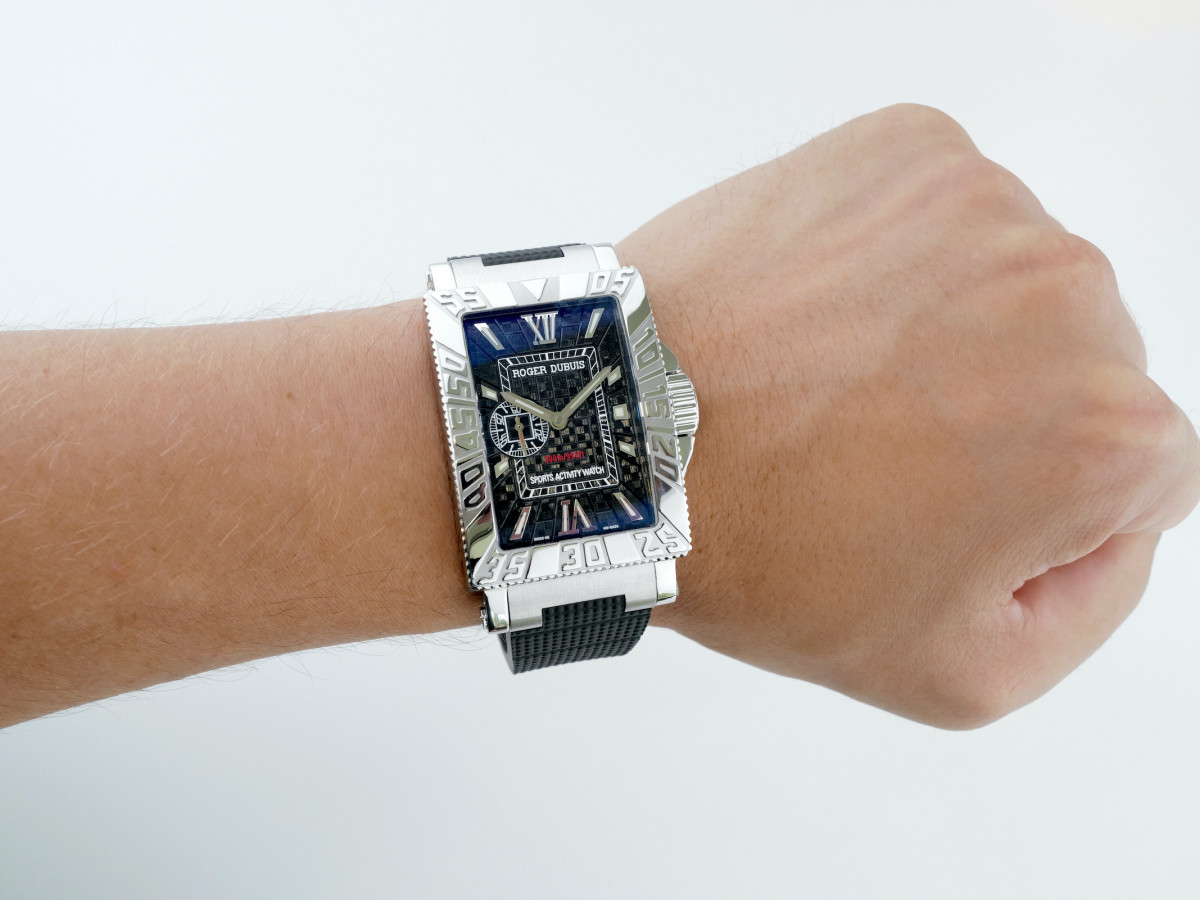 Швейцарський годинник Roger Dubuis Sea More Small Second