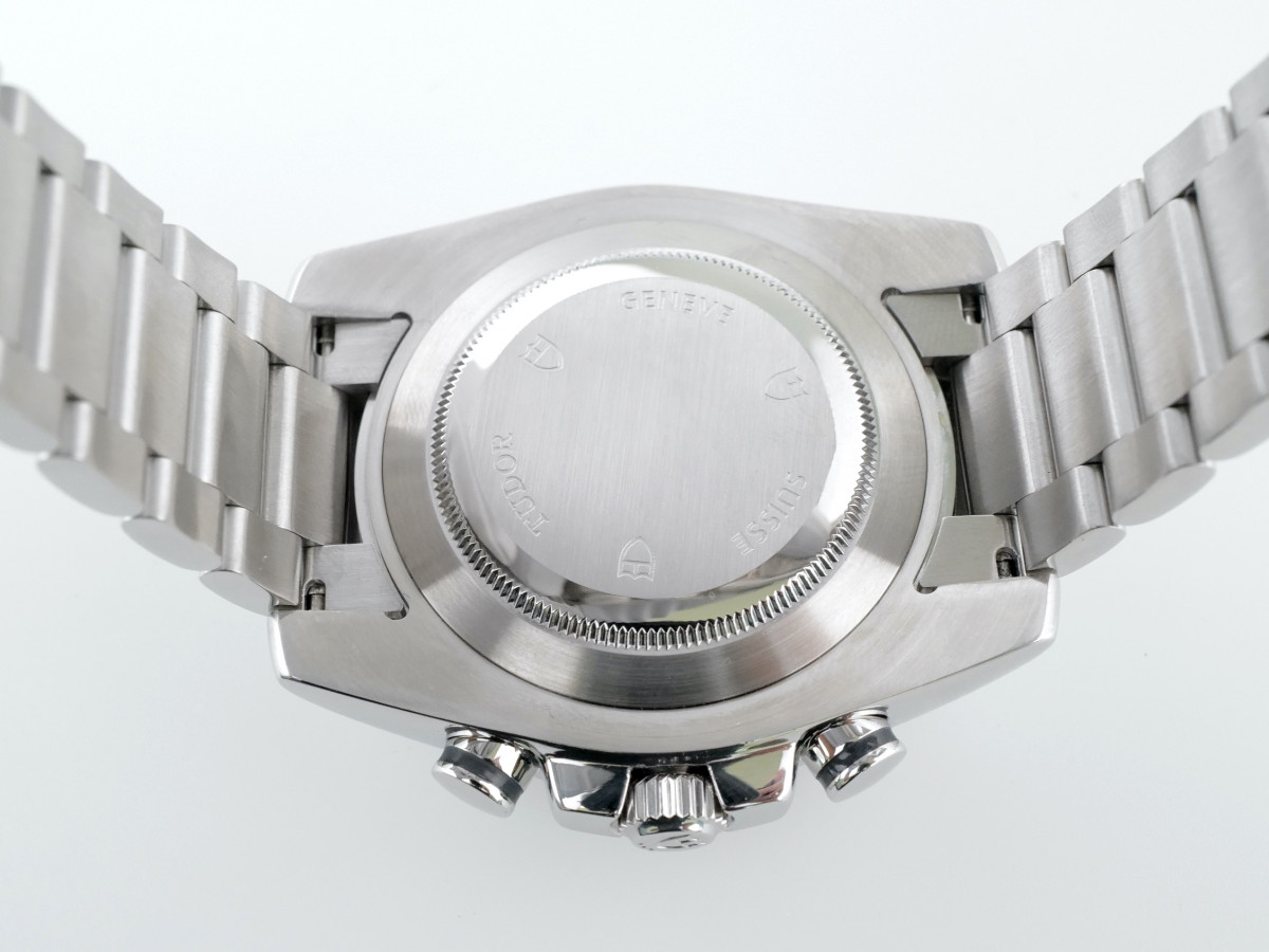 Швейцарський годинник Tudor Iconaut GMT Chronograph