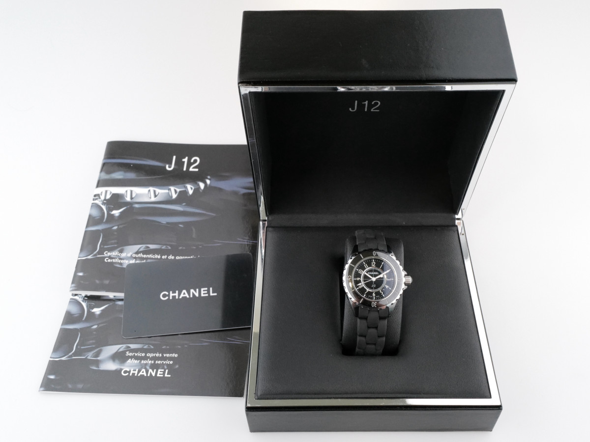Швейцарские часы Chanel J12 Quartz Midsize