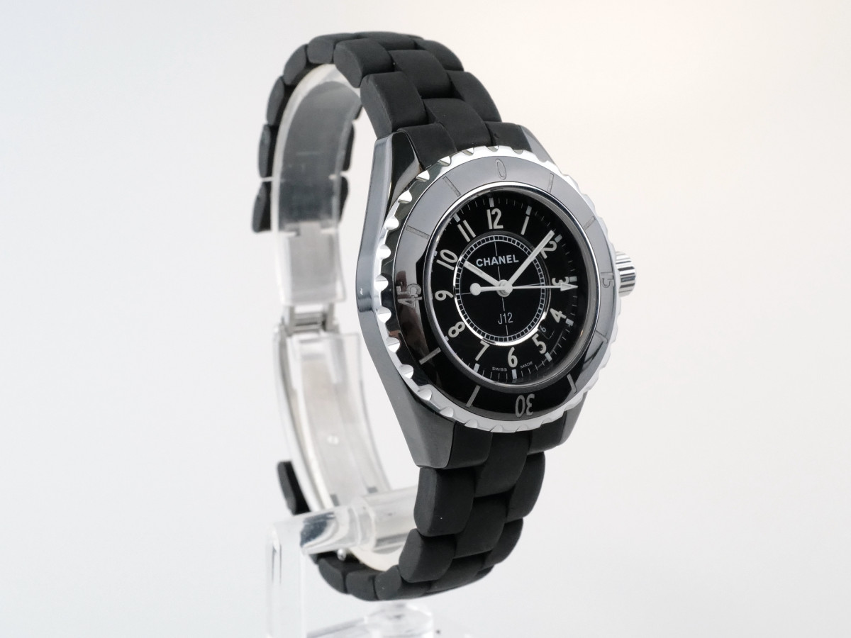 Швейцарские часы Chanel J12 Quartz Midsize