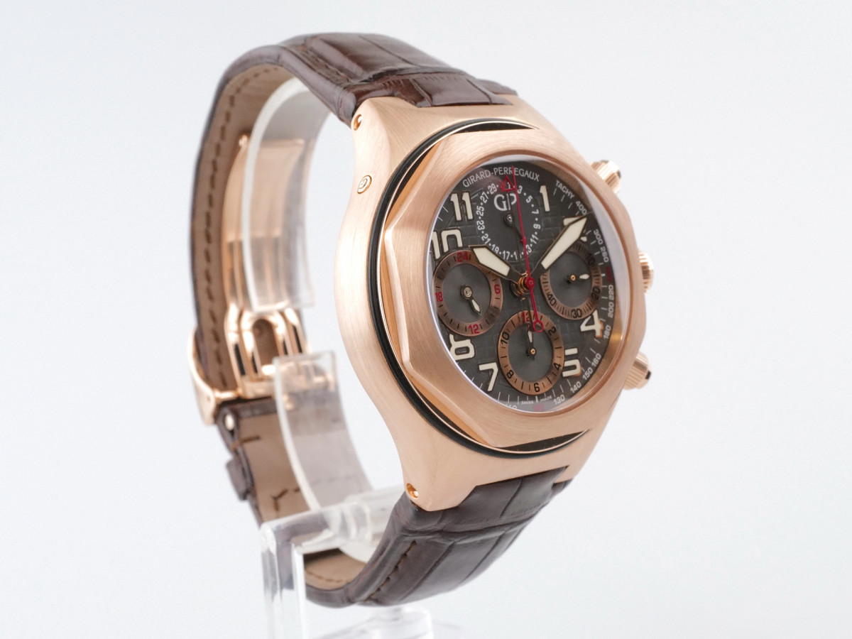 Швейцарський годинник Girard Perregaux Laureato Evo3 Chronograph