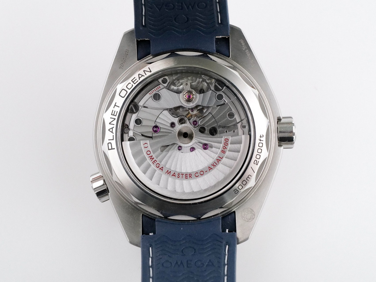 Швейцарские часы Omega Seamaster Planet Ocean 600M Co-Axial Master Chronometer