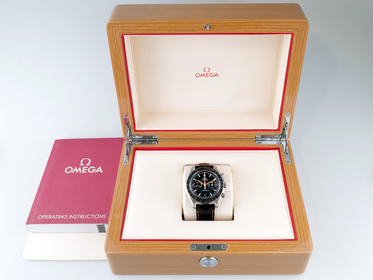 Швейцарские часы Omega Speedmaster Racing Co-Axial Master Chronometer Chronograph