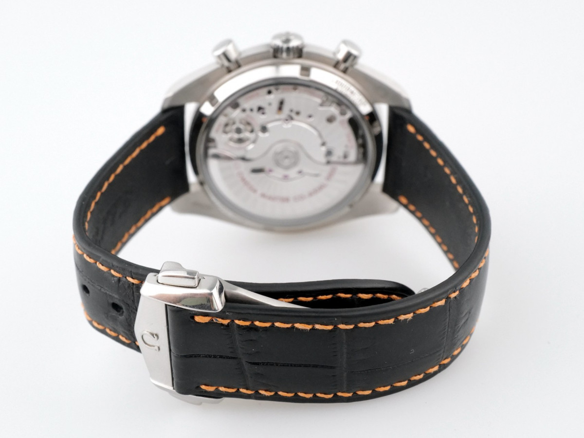 Швейцарские часы Omega Speedmaster Racing Co-Axial Master Chronometer Chronograph