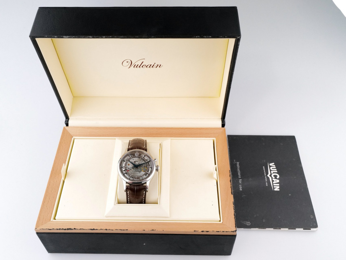 Швейцарський годинник Vulcain Golden Heart Alarm