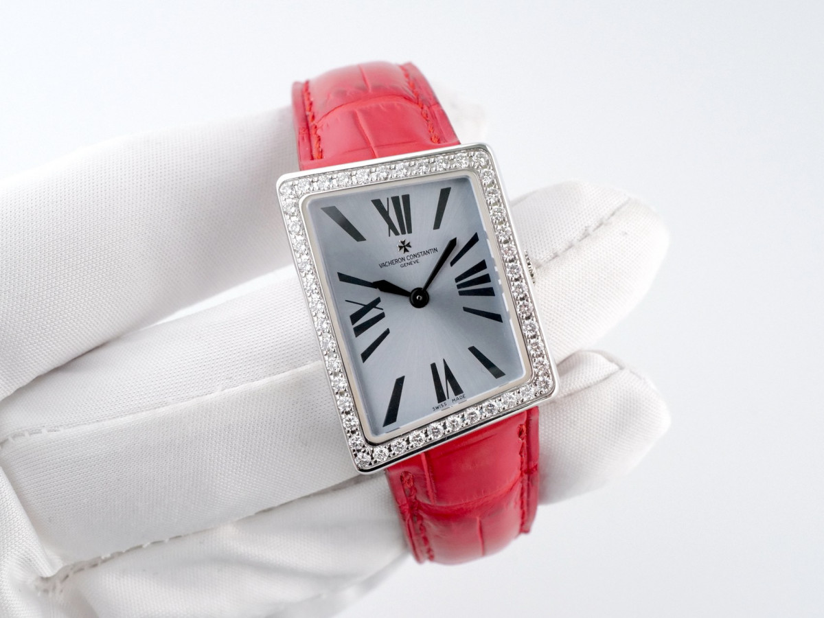 Швейцарские часы Vacheron Constantin 1972 Asymmetric 18K Gold Diamonds