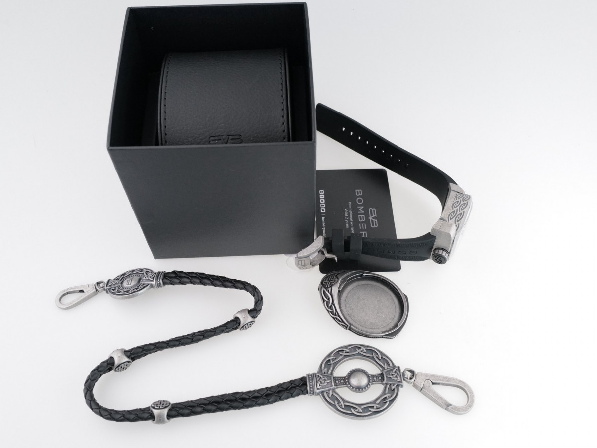 Швейцарський годинник Bomberg Bolt-68 Blue Dial