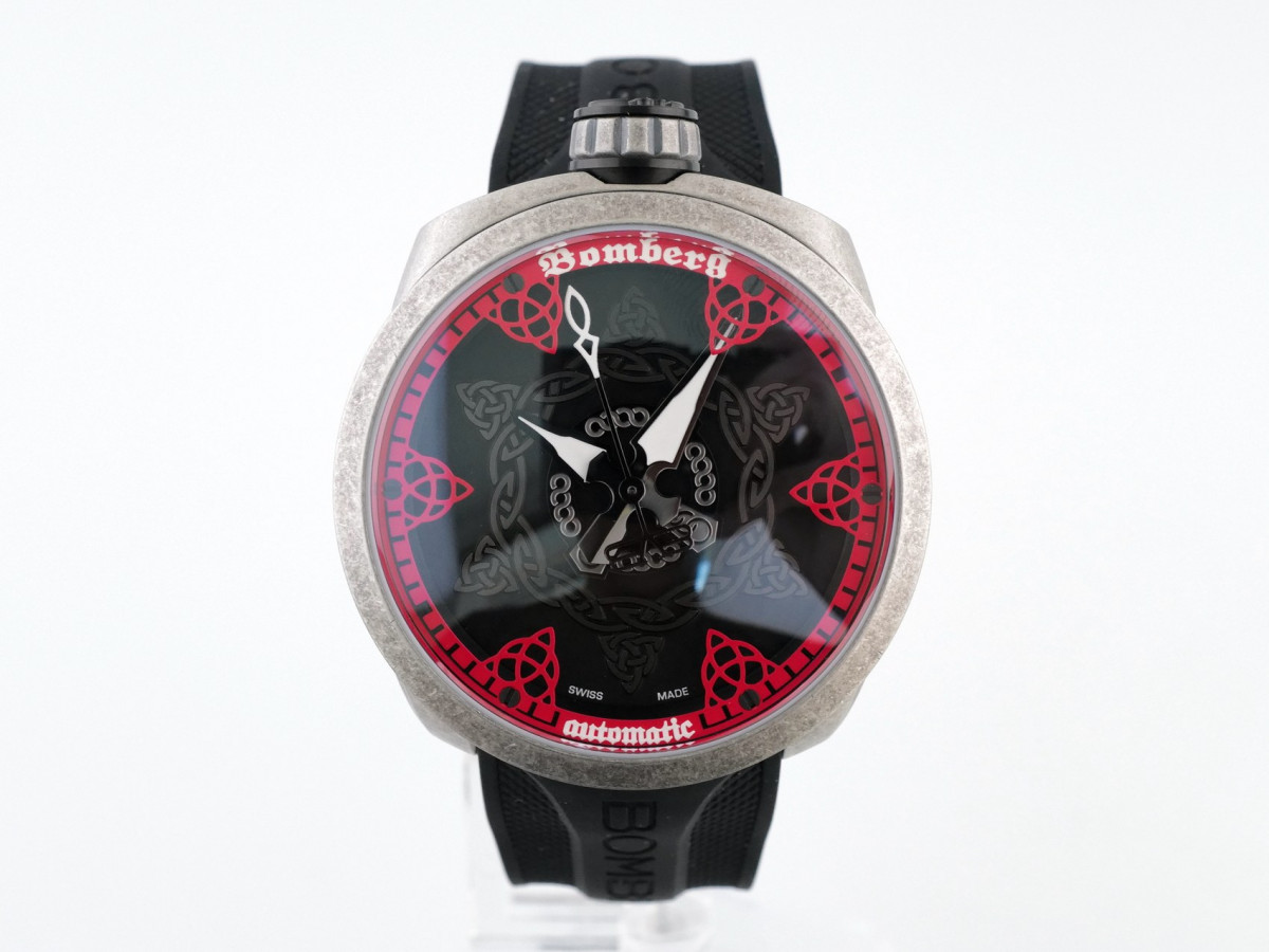 Швейцарские часы Bomberg Bolt-68 Red Dial