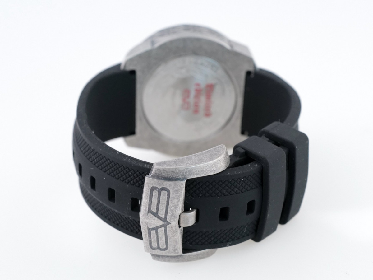 Швейцарские часы Bomberg Bolt-68 Red Dial