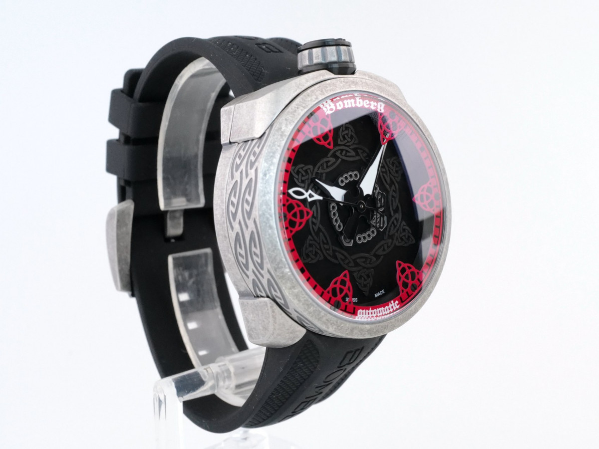 Швейцарские часы Bomberg Bolt-68 Red Dial
