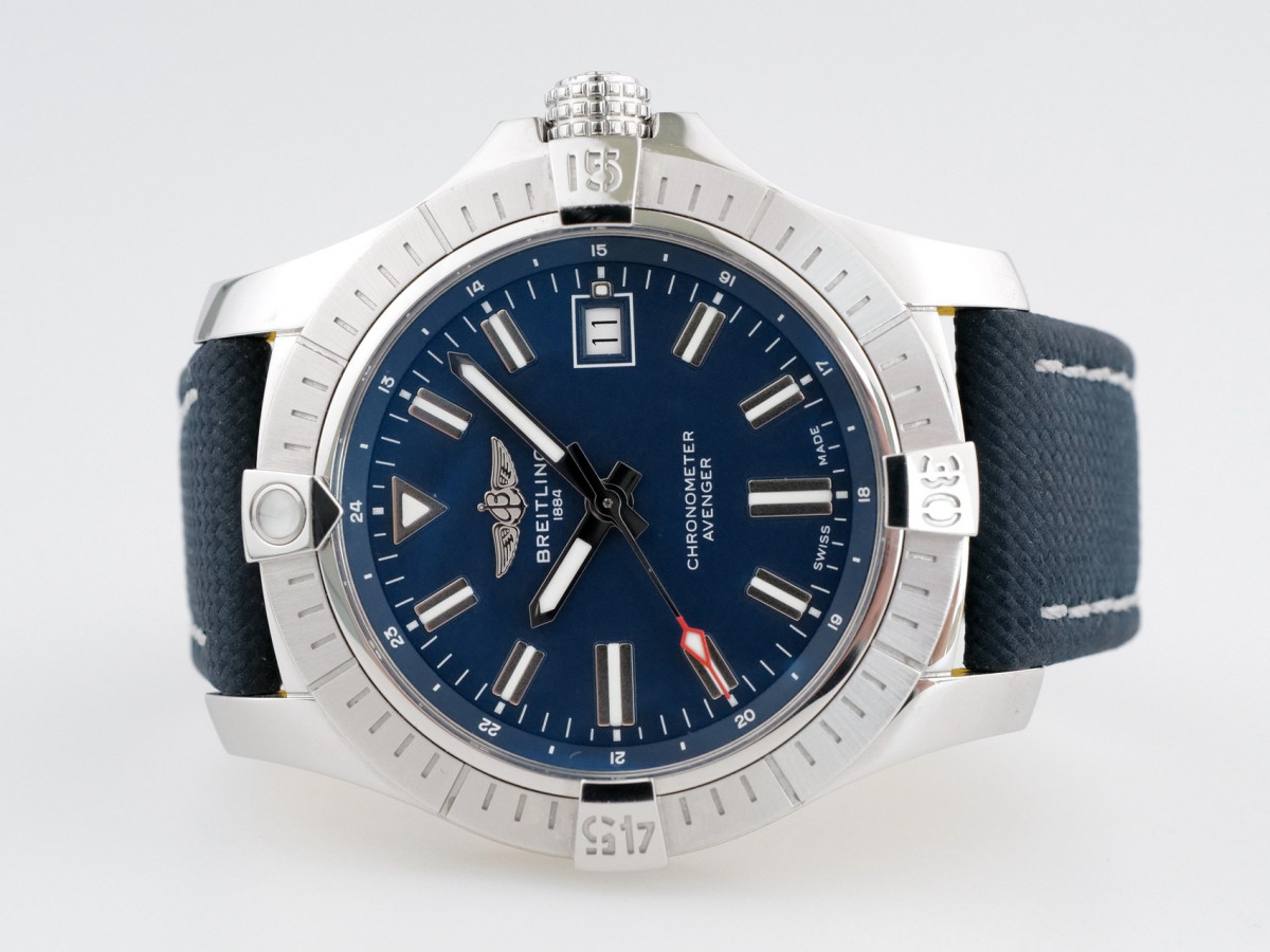 Швейцарские часы Breitling Avenger 43 Automatic