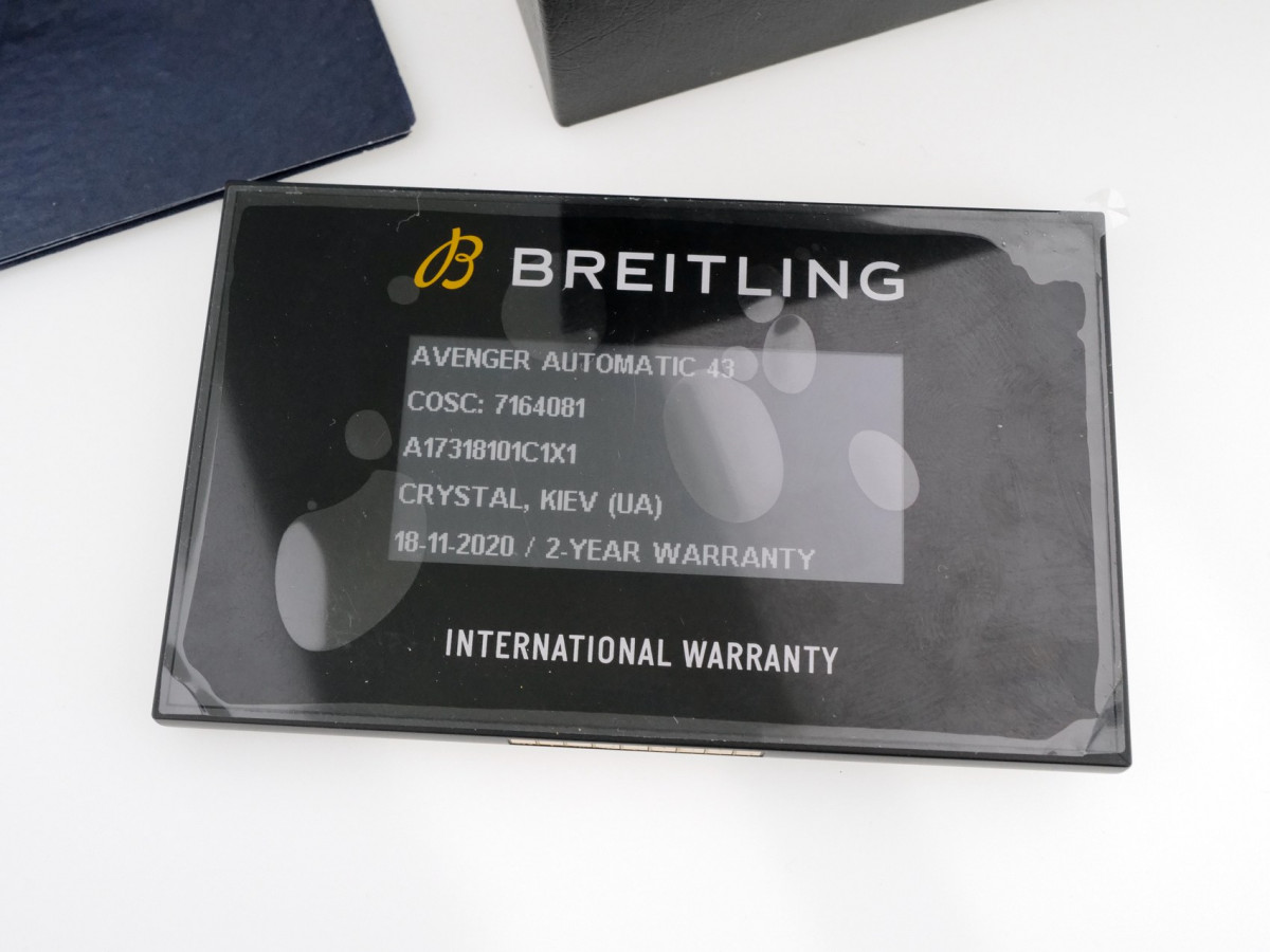 Швейцарские часы Breitling Avenger 43 Automatic