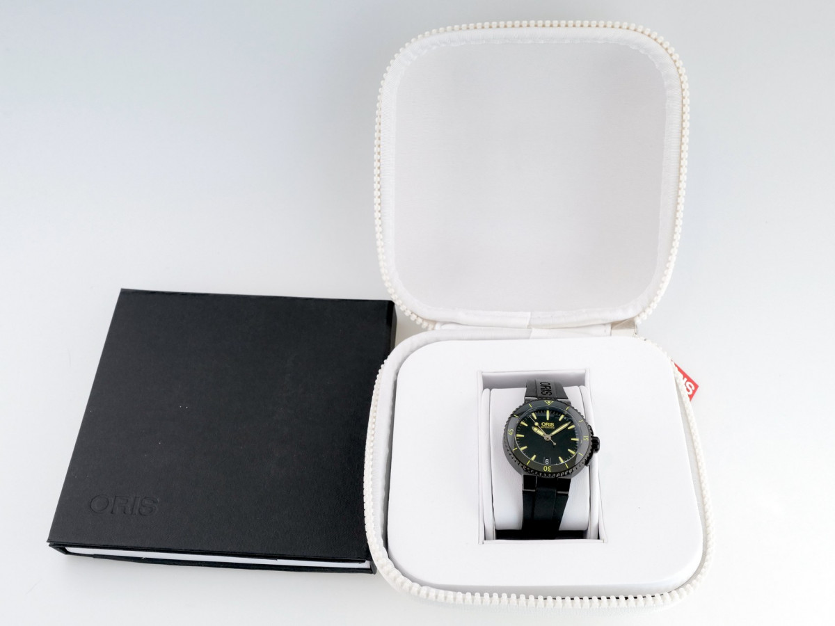 Швейцарские часы Oris Aquis Date 36