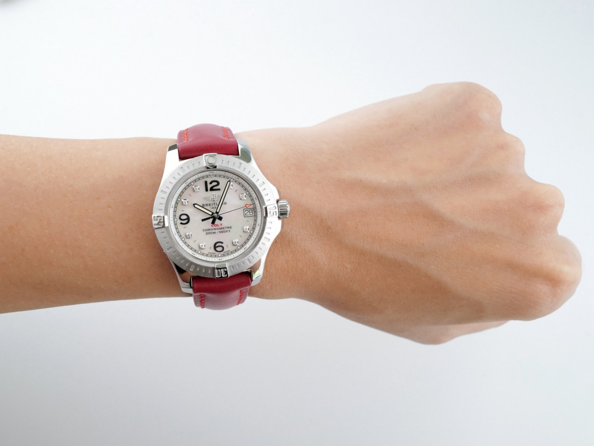 Швейцарские часы Breitling Colt Quartz Diamond