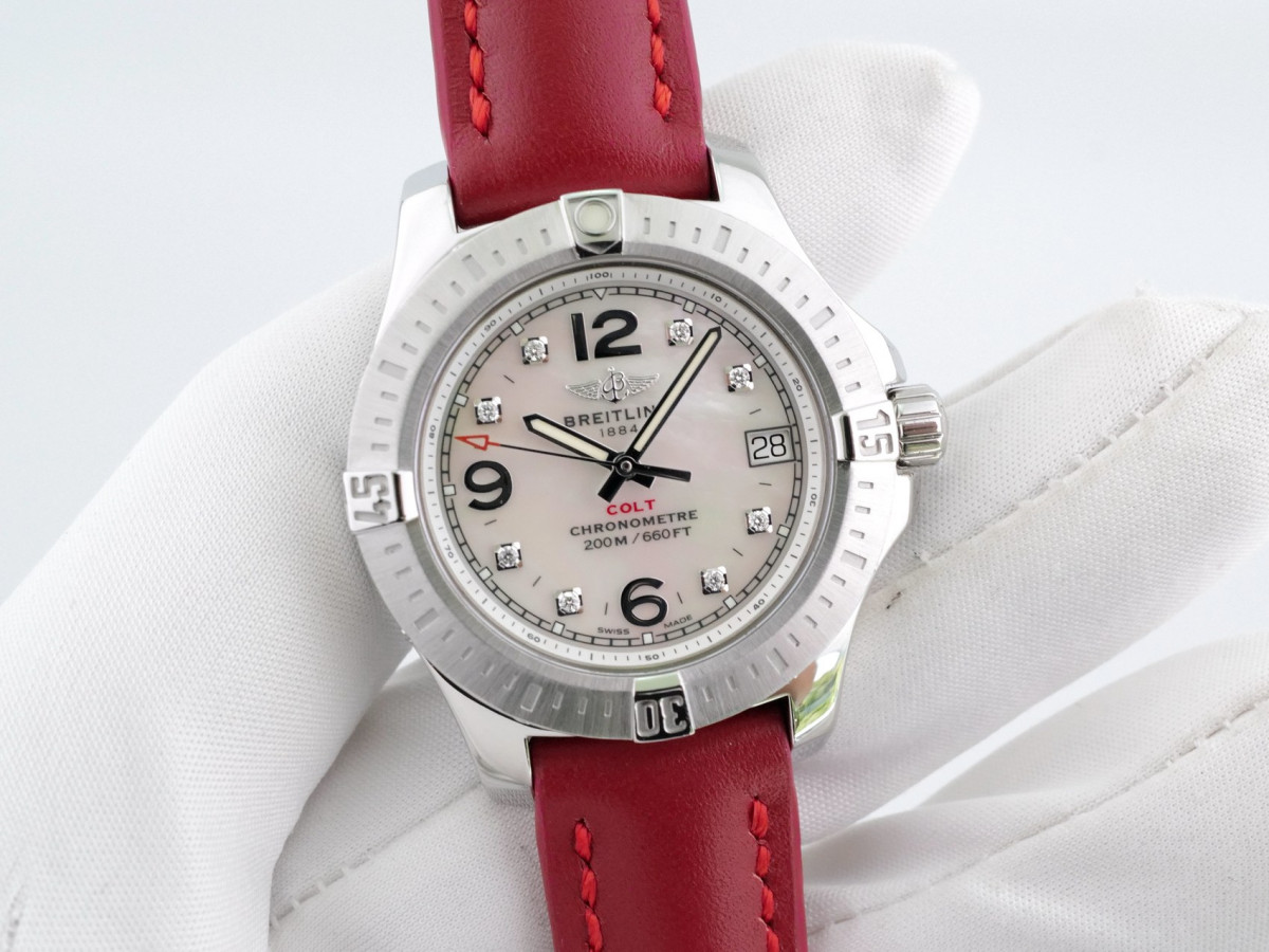 Швейцарские часы Breitling Colt Quartz Diamond