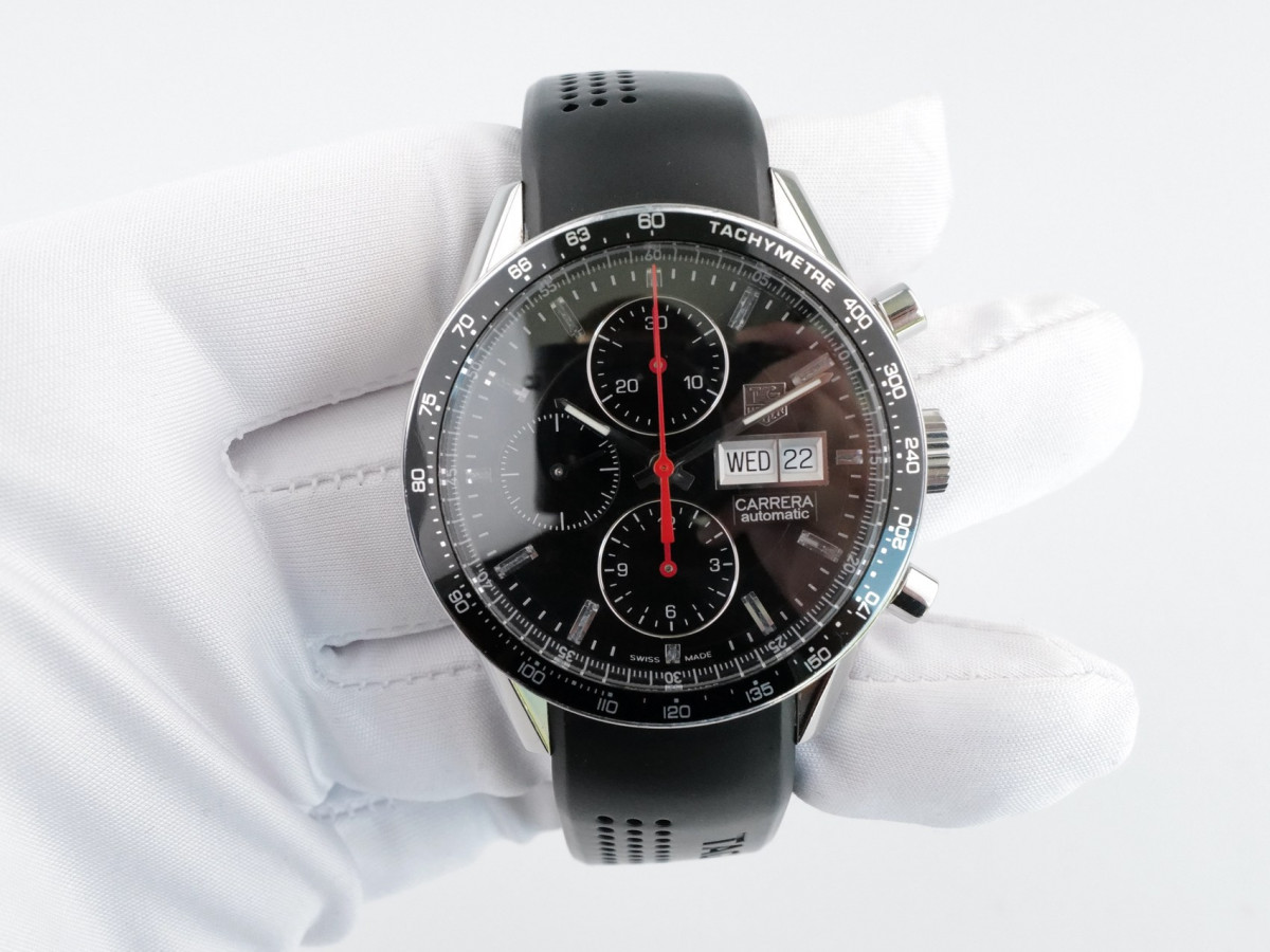 Швейцарський годинник TAG Heuer Carrera Racing