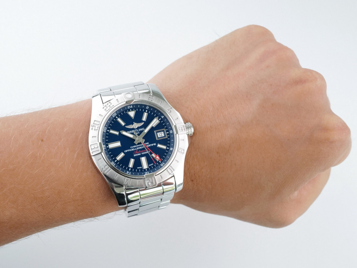 Swiss watch Breitling Avenger II GMT Automatic