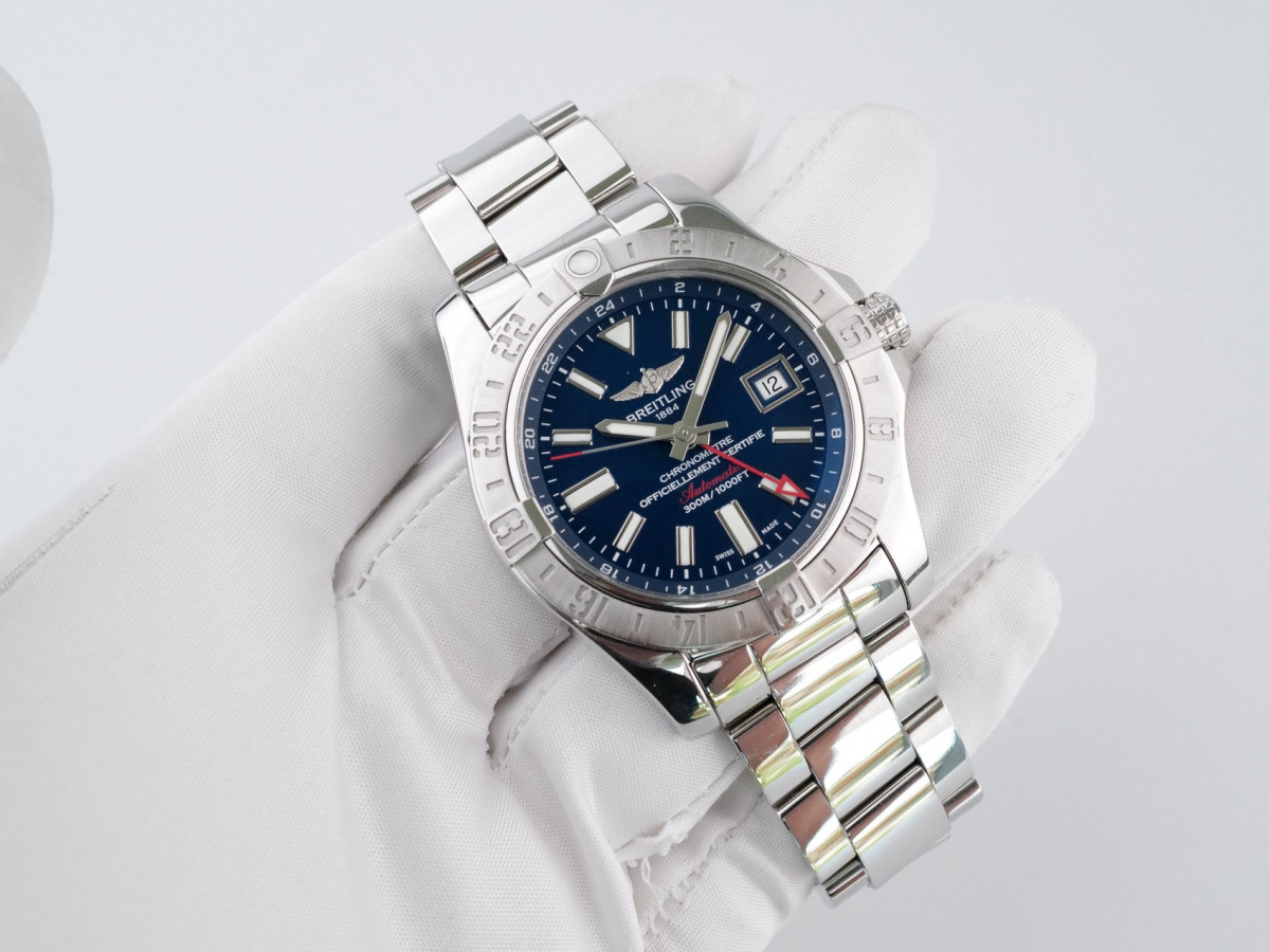 Swiss watch Breitling Avenger II GMT Automatic