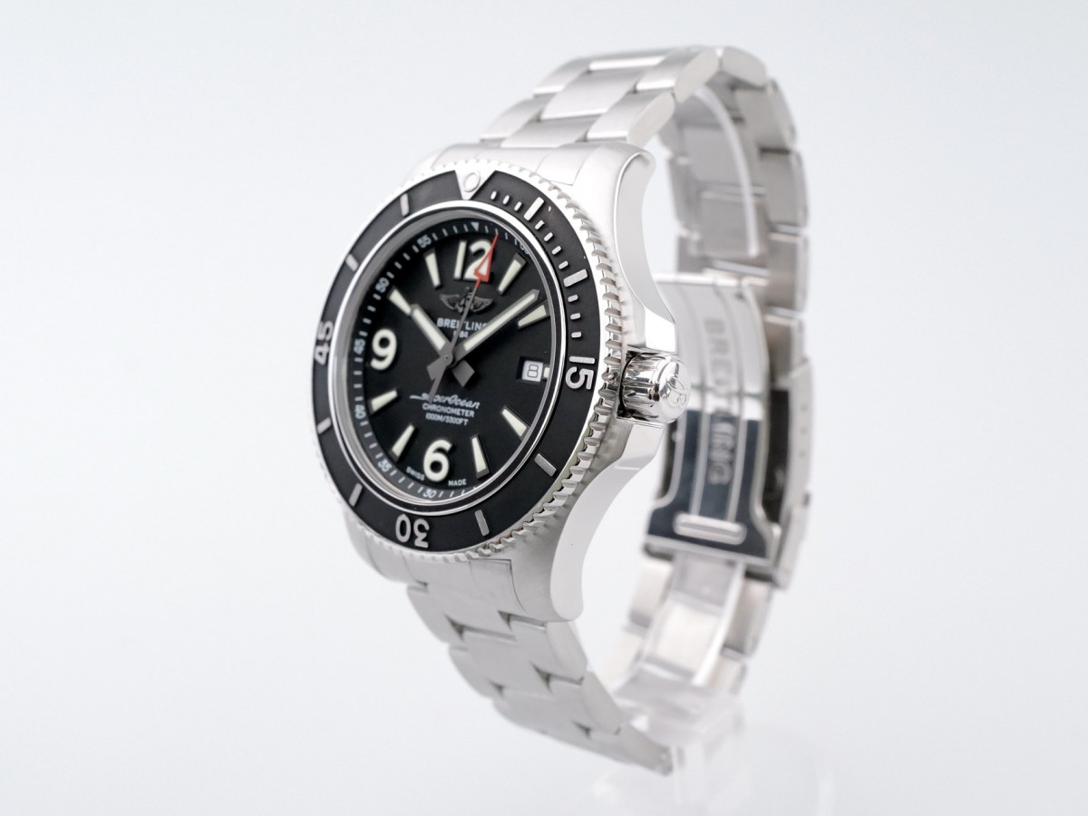 Швейцарские часы Breitling Superocean 44 Automatic