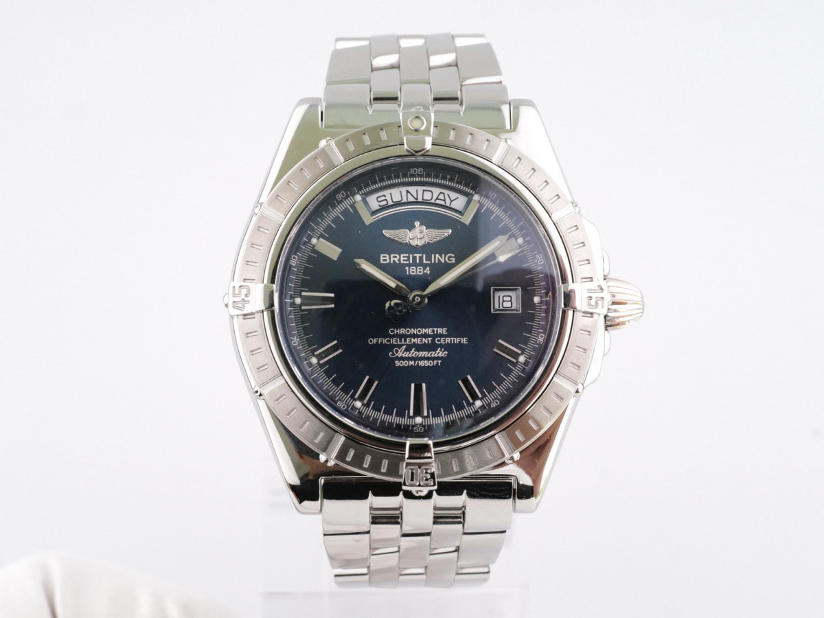 Швейцарський годинник Breitling Headwind Day-Date Blue Dial 44