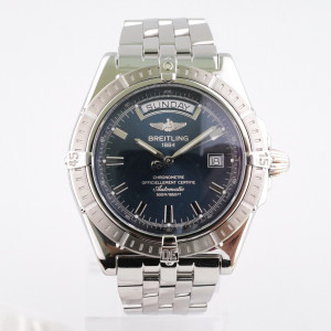 Швейцарський годинник Breitling Headwind Day-Date Blue Dial 44