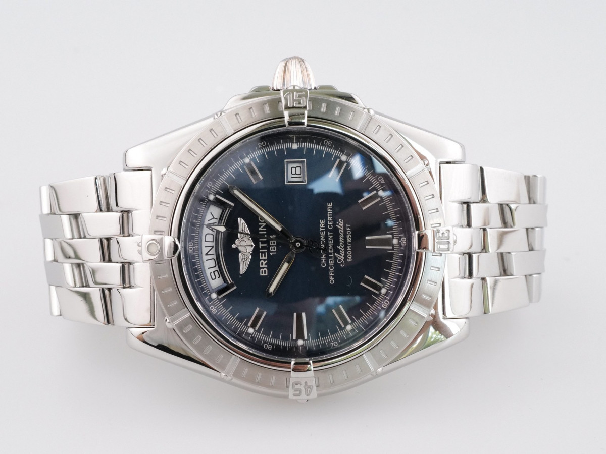 Швейцарський годинник Breitling Headwind Day-Date Blue Dial 44