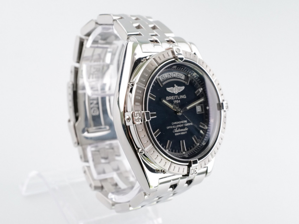 Швейцарський годинник Breitling Headwind Day-Date Blue Dial 44