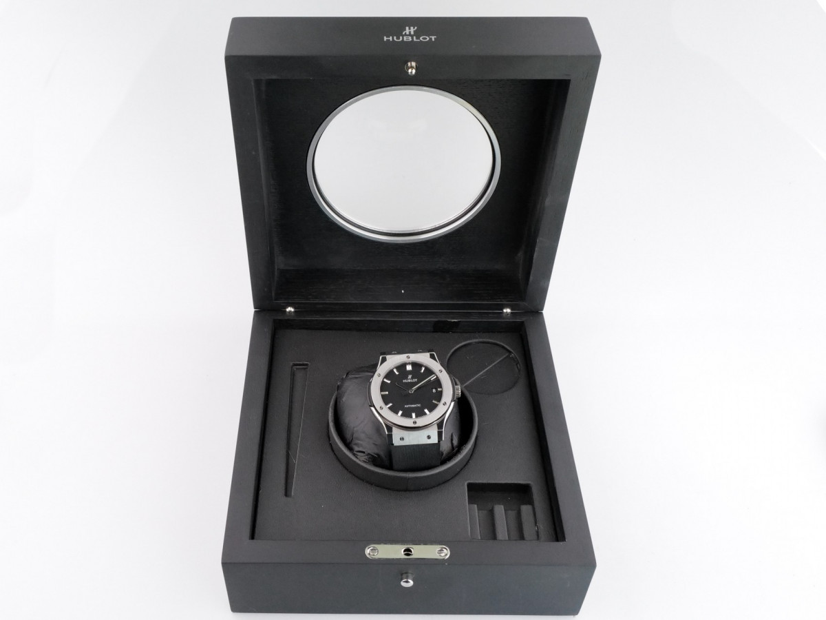 Швейцарские часы Hublot Classic Fusion Titanium